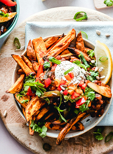 Ernaehrungsberatung Jette Hammel | Teller gefüllt mit Süßkartoffelpommes und Dip