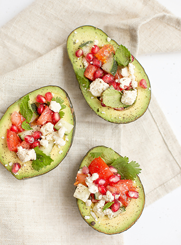 Ernaehrungstherapie Jette Hammel |drei gefüllte Avocados  